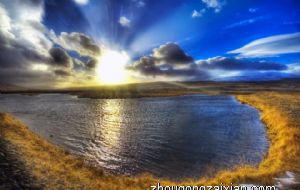 床底下放个灯好不好卧室床下放东西的禁忌