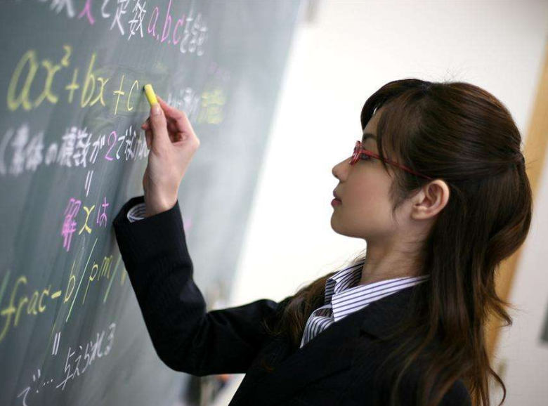 女人梦见自己的老师是什么意思