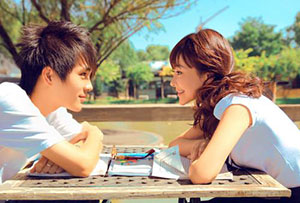 梦见和熟悉的女人在一起，梦里关系暧昧是什么意思