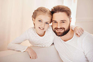 梦见已经去世的父母向自己微笑是什么意思