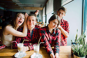 梦见亲友或亲朋好友是什么意思