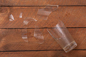 梦见玻璃碎了是什么意思