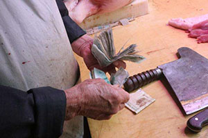 梦里屠夫是在市场或肉铺中是什么意思