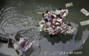 梦见水中捞钱是什么意思