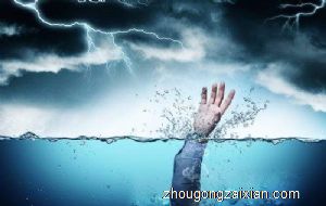 梦见别人掉水里是什么意思