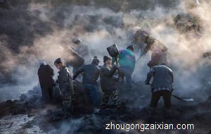 梦见和人一起搬煤炭块是什么意思