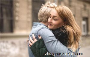 梦见别人做爱是什么意思