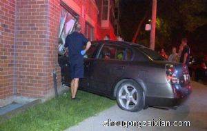 梦见家里房子被车撞塌了是什么意思