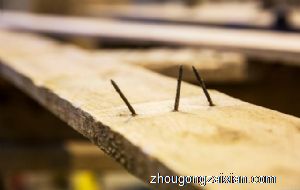 梦见我自己踩到钉子是什么意思