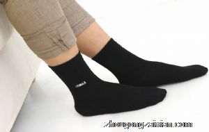 梦见袜子穿两个颜色是什么意思