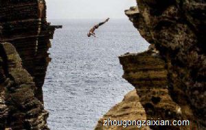 老婆把我推下悬崖是什么意思