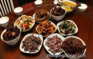 梦见去饭店吃饭没有饭是什么意思