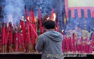 梦见烧香念经是什么意思