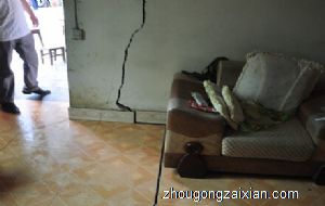 梦见自己家墙裂缝是什么意思