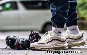 梦见别人给破鞋子穿是什么意思