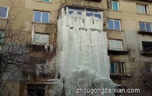 梦见楼上的水流在自己家里是什么意思