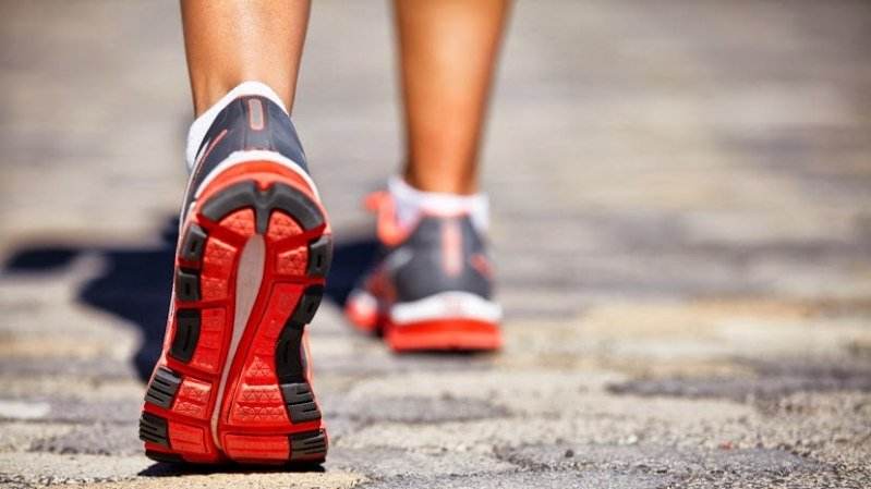 梦见自己在路上走，意外巧遇一位老朋友是什么意思