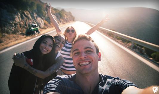 梦见跟朋友们一起去旅行或游玩是什么意思