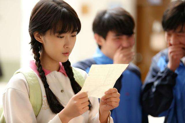 梦见朋友完全把我当做陌生人，你努力提醒，朋友也似乎丝毫没有听见是什么意思