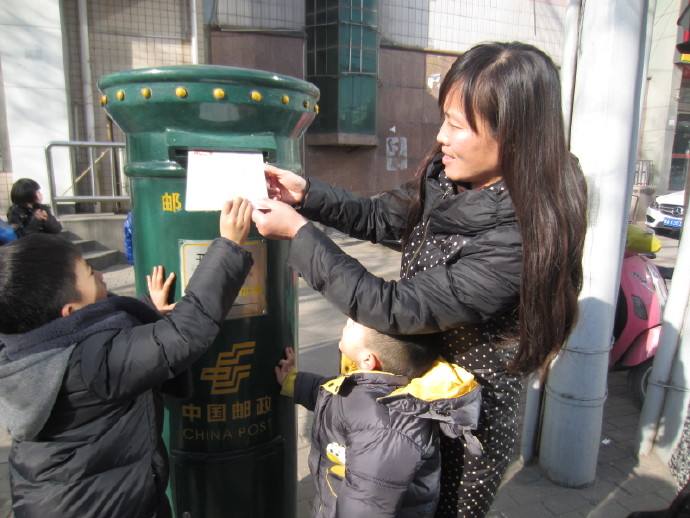 梦见小孩给你传递消息、信件是什么意思