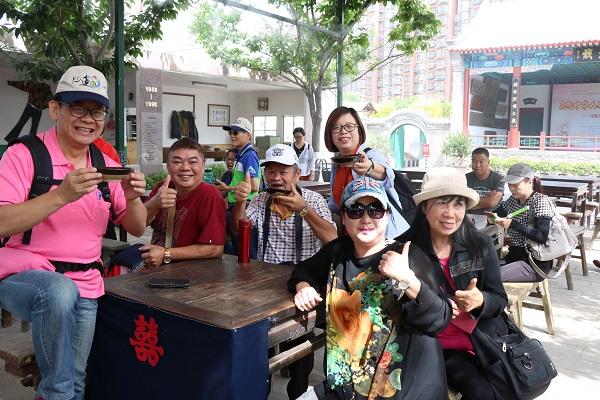 梦见全家人一起到亲戚家作客是什么意思