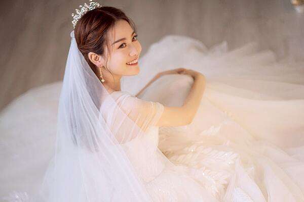 梦见自己的母亲成为新娘是什么意思