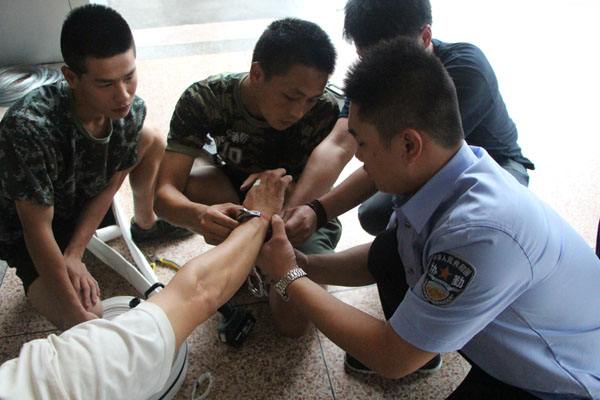 梦见小偷在自己的屋顶上是什么意思