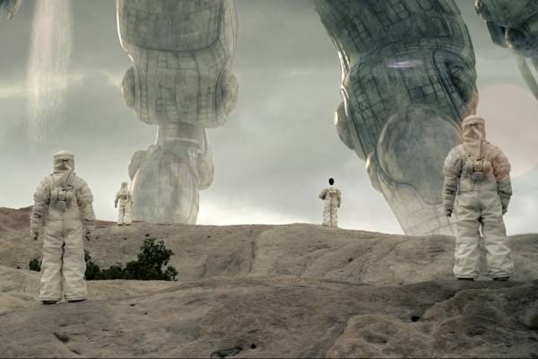 梦见就在眼前看到太空侵略者是什么意思