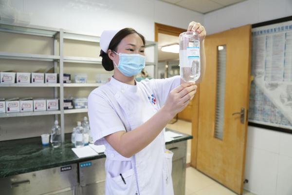 梦见护士给别人打针是什么意思