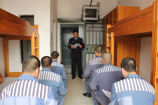 梦见自己跟囚犯关系密切是什么意思