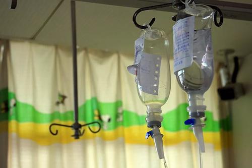 梦见自己生病挂水输液流血时什么意思