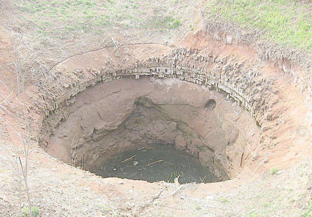 梦见土坑是什么意思