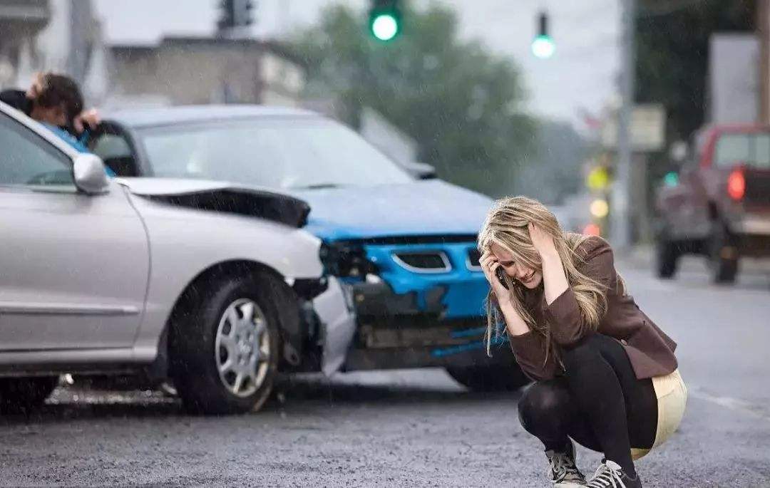 梦见小孩出车祸是什么意思