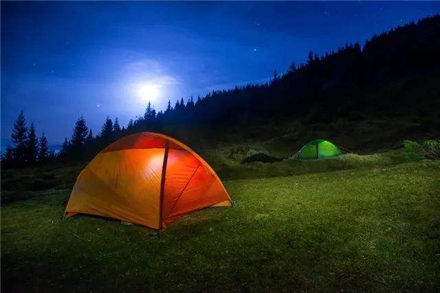 梦见自己一家人在山上或山里