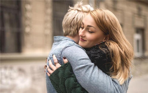 梦见别人做爱是什么意思