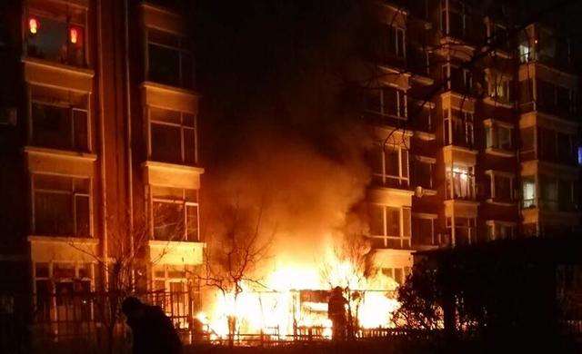 梦见家里房子起火冒烟