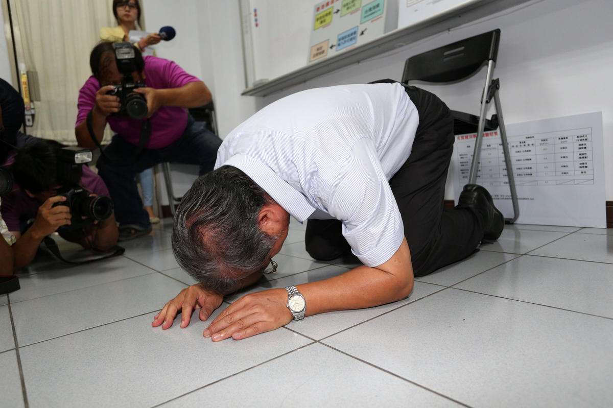 梦见下跪是什么意思