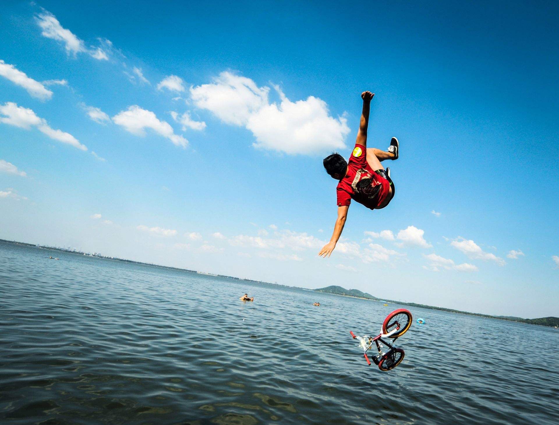 梦见落水又爬上来或爬起来是什么意思