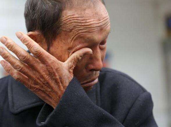 梦见已故或去世的父亲给自己做饭煮饭