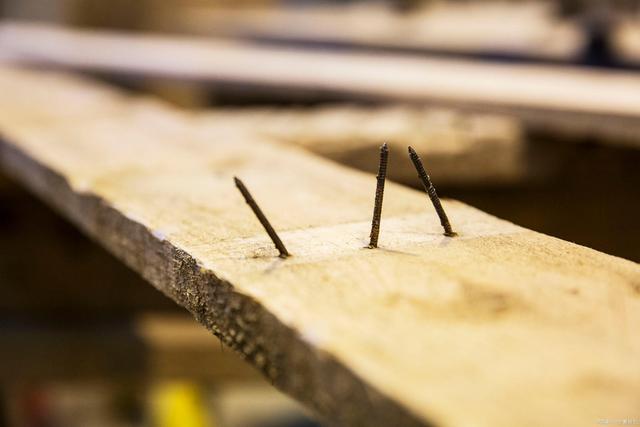 梦见我自己踩到钉子是什么意思