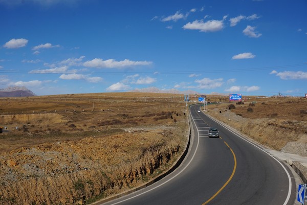 梦见开车爬上高坡是什么意思