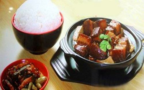 梦见女人送饭是什么意思