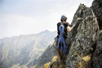 梦见走在悬崖上是什么意思