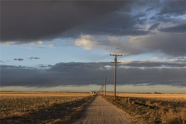 梦见电线杆子倒了