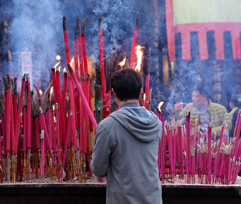 梦见烧香念经是什么意思