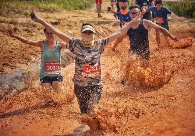 梦见行走泥路是什么意思