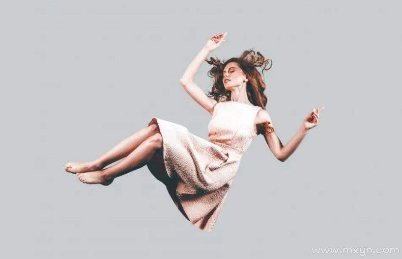 梦见妻子高处坠落是什么意思