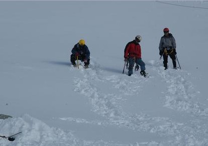 梦见冰上爬行是什么意思