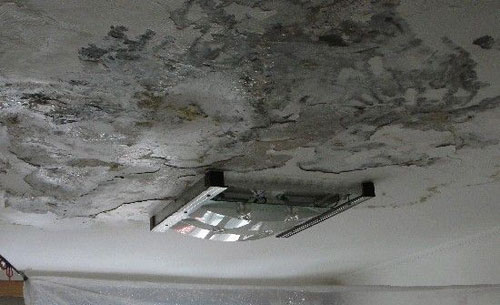 梦见自己卧室漏水是什么意思