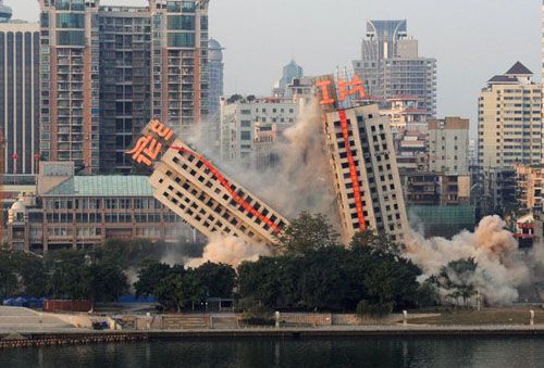 梦见从楼上掉下来没有事是什么意思